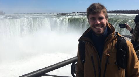 Imanol Miqueleiz Legaz, esta abril en las cataratas del Niágara, frontera con Canadá Imanol Miqueleiz