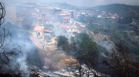incendio-san-martin-unx Fotos de los incendios activos en Navarra. El fuego en las cercanías de San Martín de Unx ha provocado el desalojo de la localidad.