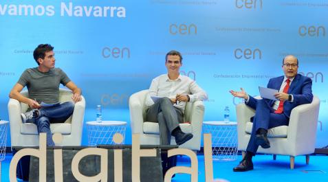 Jaime Gómez-Obregón, Guzmán Garmendia y Carlos Fernández Valdivielso, durante el debate Debate