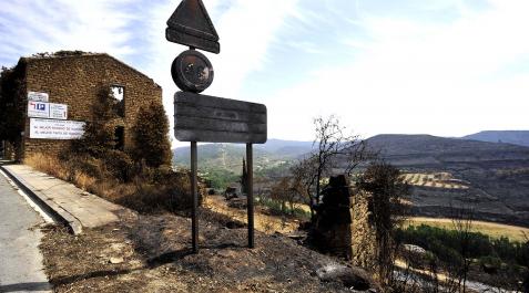 danos-incendio-martin-unx Fotos de los incendios en Navarra y sus efectos este martes. Daños causados por el incendio en San Martín de Unx.
