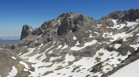 muere-picos-europa Un hombre de 72 años ha muerto tras una caída de 90 metros en los Picos de Europa