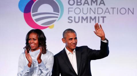 los-obama El expresidente Barack Obama y la exprimera dama Michelle Obama en un acto de la Fundación Obama en Chicago