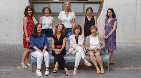 upna Nueve de las dieciséis investigadoras destacadas en el estudio. De izquierda a derecha, delante: Esther González, Mari Jose Beriain, Lucía Ramírez y Ana Fernández; detrás, Marta Beranuy, Arantxa Villanueva, Idoia Labayen, Lola Ugarte y Esperanza Bausela.
Nueve de las dieciséis investigadoras destacadas en el estudio. De izquierda a derecha, delante: Esther González, Mari Jose Beriain, Lucía Ramírez y Ana Fernández; detrás, Marta Beranuy, Arantxa Villanueva, Idoia Labayen, Lola Ugarte y Esperanza Bausela.