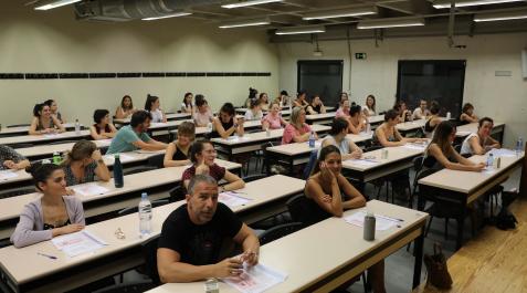 Interinos docentes durante el examen de las oposiciones celebrado el 18 de junio Interinos docentes durante el examen de las oposiciones celebrado el 18 de junio