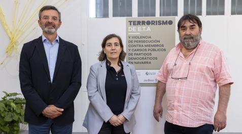 Presentación estudio ‘Terrorismo de ETA y violencia de persecución contra miembros y cargos públicos de partidos democráticos en Navarra’ Desde la izquierda: Pablo Pérez, responsable del equipo investigador de la Universidad de Navarra; Marta Rodríguez, responsable del equipo de la Universidad Pública de Navarra, y Manuel Rodríguez, decano del Colegio de Sociología y Politología de Navarra