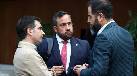 Miguel Moreno (director de comunicación), Javier Remírez y Ramón Alzórriz Miguel Moreno (director de comunicación), Javier Remírez y Ramón Alzórriz