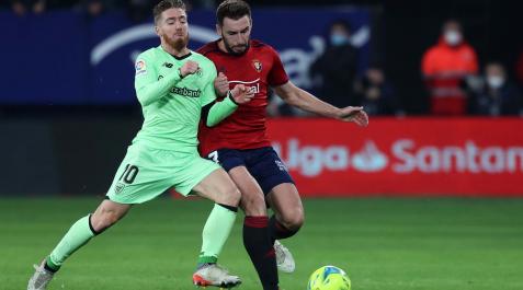 Jon Moncayola pugna con Iker Muniain en el partido de la primera vuelta de la pasada temporada en El Sadar entre Osasuna y Athletic Jon Moncayola pugna con Iker Muniain en el partido de la primera vuelta de la pasada temporada en El Sadar entre Osasuna y Athletic