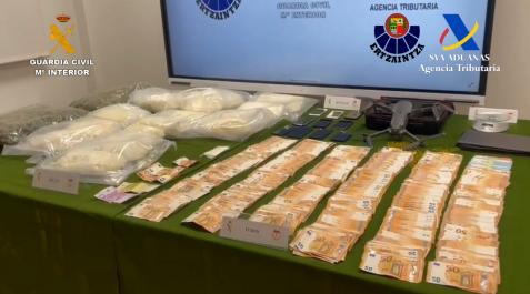 guardia civil material En la operación se han incautado 32 kilos de speed y 3 kilos de marihuana, además de más de 52.000 euros en metálico y 9 teléfonos encriptados