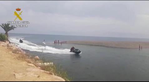 guardia civil La organización utilizaba motos acuáticas para introducir el hachís