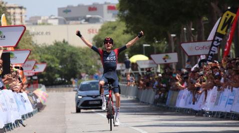 Carlos Rodríguez (Ineos) celebra su victoria en el campeonato de España de fondo Carlos Rodríguez (Ineos) celebra su victoria en el campeonato de España de fondo