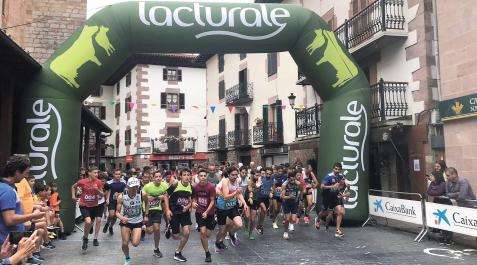 santesteban cross Momento de la salida de la carrera absoluta en las calles de Santesteban