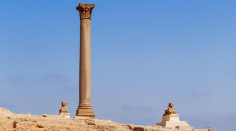 El santoral del 27 de junio recuerda a San Cirilo de Alejandría. En la imagen, el pilar de Pompeyo en la ciudad El santoral del 27 de junio recuerda a San Cirilo de Alejandría. En la imagen, el pilar de Pompeyo en la ciudad