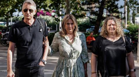 Marisol Burón Flores (c) a su llegada para declarar en el juicio contra el acusado del asesinato de su hija, Marta Calvo Marisol Burón Flores (c) a su llegada para declarar en el juicio contra el acusado del asesinato de su hija, Marta Calvo