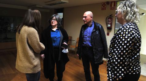 PlenoTafalla Los tres ediles socialistas charlan con la portavoz de NA+, Amaya Orduña, en un pleno anterior
