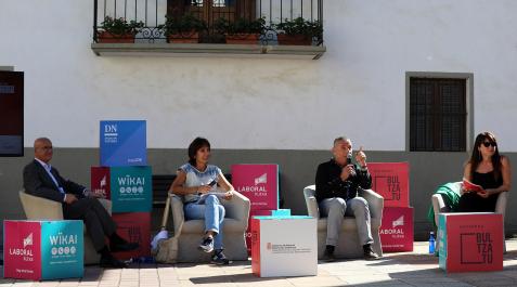 IZubiri El consejero Bernardo Ciriza, Carmen Villanueva (MCP), Óscar Rubio (Consorcio de Residuos) y la presentadora Belén Galindo