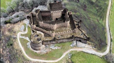 CastilloAmaiur Recreación del castillo de Amaiur. Diseño de Javier Olmedo bajo las indicaciones de Sagredo