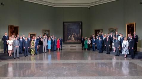 Foto de familia de los jefes de Estado y jefes de Gobierno que participan en la cumbre de la OTAN, antes de la cena informal transatlántica a nivel de Jefes de Estado y de Gobierno en el Museo del Prado. Foto de familia de los jefes de Estado y jefes de Gobierno que participan en la cumbre de la OTAN, antes de la cena informal transatlántica a nivel de Jefes de Estado y de Gobierno en el Museo del Prado.