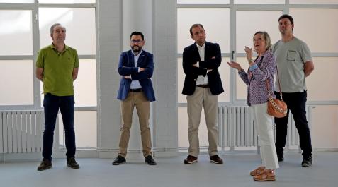De izda. a dcha.: el concejal de Urbanismo del Ayuntamiento de Cascante, Javier Ochoa; el director general de Administración Local y Despoblación, Jesús Mari Rodríguez; el alcalde de Cascante, Alberto Añón; la directora de la obra, Teresa Bonal; y el técn De izda. a dcha.: el concejal de Urbanismo del Ayuntamiento de Cascante, Javier Ochoa; el director general de Administración Local y Despoblación, Jesús Mari Rodríguez; el alcalde de Cascante, Alberto Añón; la directora de la obra, Teresa Bonal; y el técnico de la obra, Bran Mendizabal; durante la visita.