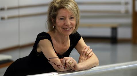 La exbailarina y profesora de danza Almudena Lobón, en su estudio de Pamplona. La exbailarina y profesora de danza Almudena Lobón, en su estudio de Pamplona.