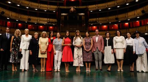 reina-Letizia-opera La reina Letizia, la mujer del presidente del Gobierno, Begoña Gómez, la mujer del secretario general de la OTAN, Ingrid Schulerud y la primera dama francesa, Brigitte Macron Biden durante su visita al Teatro Real de Madrid