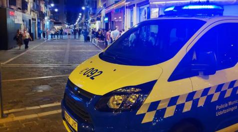 Un vehículo de Policía Muncipal Un vehículo de Policía Muncipal