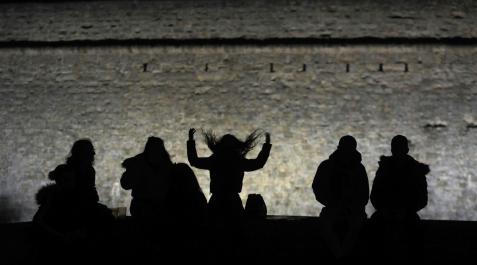 Muchos adolescentes saldrán por primera vez en San Fermín este año, tras dos suspendidos por la pandemia. Los expertos recomiendan a las familias que dialoguen con ellos y establezcan límites Muchos adolescentes saldrán por primera vez en San Fermín este año, tras dos suspendidos por la pandemia. Los expertos recomiendan a las familias que dialoguen con ellos y establezcan límites