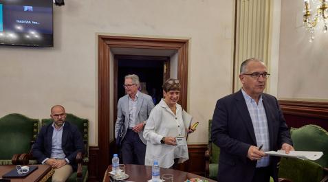 De izq. a dcha., los concejales de NA+, Fernando Aranguren, Fernando Villanueva, Ana Elizalde y Maya De izq. a dcha., los concejales de NA+, Fernando Aranguren, Fernando Villanueva, Ana Elizalde y Maya
