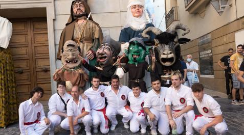 COMPARSA A: BLANCA ALDANONDO
F: 01/07/2022
P: PRESENTACION DE LA COMPARSA DE GIGANTES EGUZKI
L: TUDELA
T: FIESTAS DEL CASCO ANTIGUO; SAN PEDRO