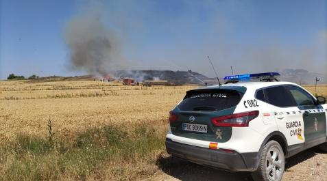 Incendio en Artajona Labores de extinción del fuego en Artajona