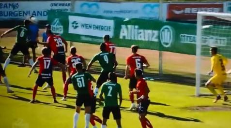 Oier Sanjurjo Momento en el que Oier Sanjurjo anota de cabeza en el amistoso frente al Rapid de Viena