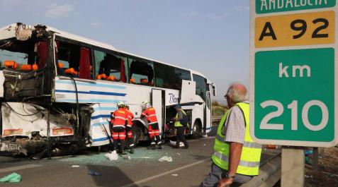 granada accidente Estado en el que ha quedado uno de los autobuses involucrados en el accidente