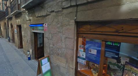 Administración de Lotería de Puente la Reina La administración de lotería de Puente la Reina que tenía consignado el número premiado, en la calle Mayor de la localidad