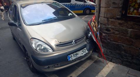 coche Coche accidentado en el centro de Pamplona este fin de semana