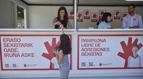 punto agresiones sexistas san fermin pamplona plaza del castillo Punto de información para sensibilizar y prevenir agresiones sexistas en la Plaza del Castillo