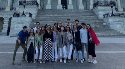 Alumnos de Governance de la Facultad de Económicas, frente al edificio del Capitolio, durante su estancia en Washington. Alumnos de Governance de la Facultad de Económicas, frente al edificio del Capitolio, durante su estancia en Washington