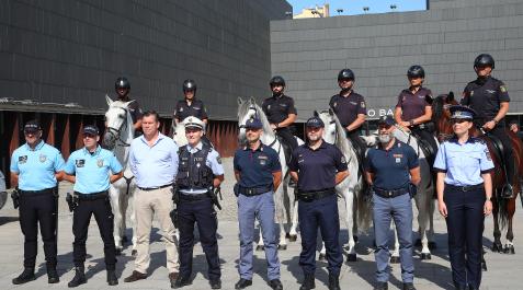 Policía Un momento del acto de presentación del dispositivo de seguridad en Pamplona.