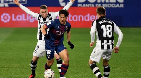clerc Carlos Clerc, con los brazos levantados, en un encuentro del Levante ante el Huesca