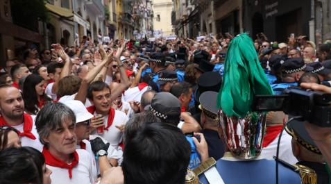 Incidentes en Curia Incidentes en la calle Curia durante la procesión