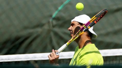 Nadal Rafa Nadal hace un gestio de dolor durante el entrenamiento de este jueves, en el que se probó antes de la semifinal de Wimbledon