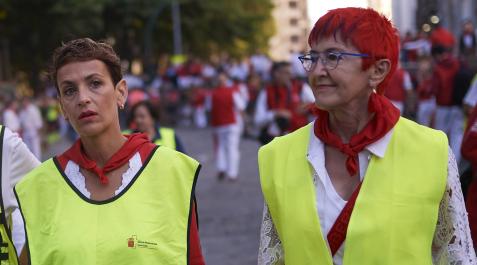 María Chivite y Santos Indurain, en el recorrido del encierro María Chivite y Santos Indurain, en el recorrido del encierro