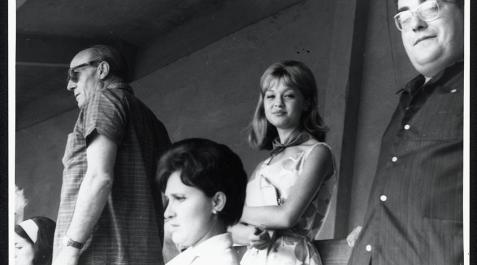 marisol en san fermín 1963 La cantante y actriz Marisol mira a la cámara, en la plaza de toros de Pamplona durante los Sanfermines de 1963