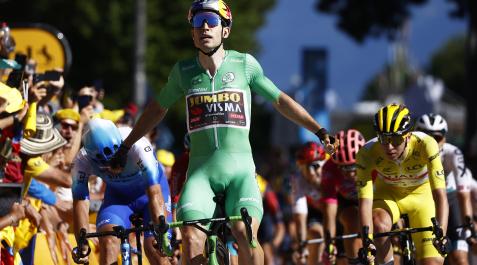 Tour Van Aert celebra el triunfo tras imponerse en el sprint de Lausana