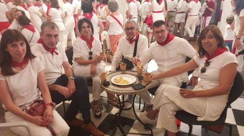 Grupo AN Por la izquierda: Ángeles Zamora García, Alfredo Arbeloa (director de Grupo AN), Marimar García Martínez, Sebastiá Arnau Rius, Josep Pedros (director general de Valls Company e Inma Boria Martí