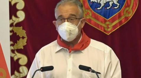El alcalde de Pamplona, Enrique Maya, en la rueda de prensa de este domingo El alcalde de Pamplona, Enrique Maya, en la rueda de prensa de este domingo