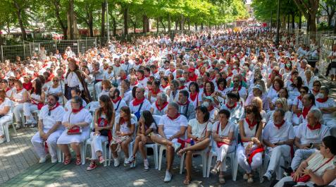Aspecto que presentaba el paseo de Sarasate en el alarde de txistularis Aspecto que presentaba el paseo de Sarasate en el alarde de txistularis