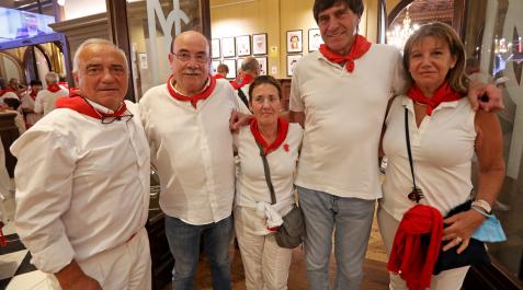 medallista Josico García Arzoz, Augusto Andonegui Hernandorena, Maribel García Martínez, Luis Lasúrtegui Berridi y Juanita Quesada.
