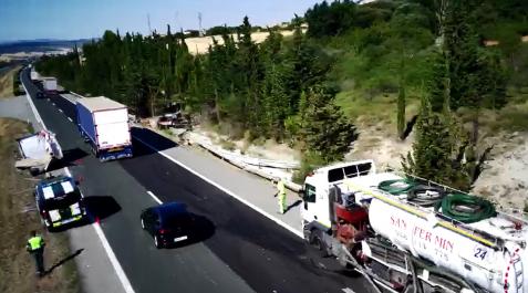accidente camiones El accidente ha tenido lugar en el punto kilométrico 75 de la AP-15