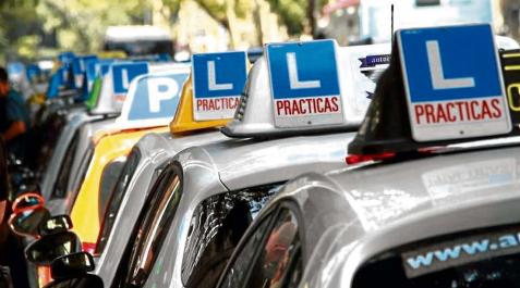 Alrededor de 4.000 navarros tienen pendiente examinarse de la prueba práctica para obtener el permiso de conducción Alrededor de 4.000 navarros tienen pendiente examinarse de la prueba práctica para obtener el permiso de conducción