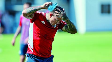 Los jugadores aprovecharon las pausas para refrescarse Los jugadores aprovecharon las pausas para refrescarse