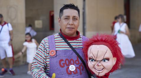 Chuky Héctor Paolo se disfraza de Chucky durante los Sanfermines